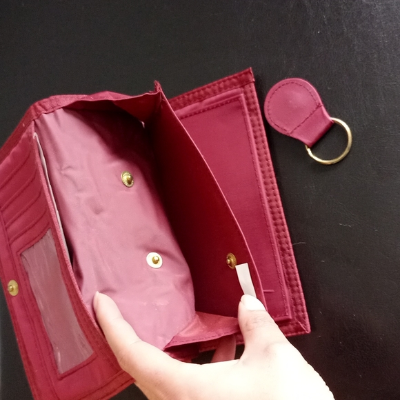 Vintage Floral Trifold Wallet with Coin purse and Key Chain - Picture 10 of 16